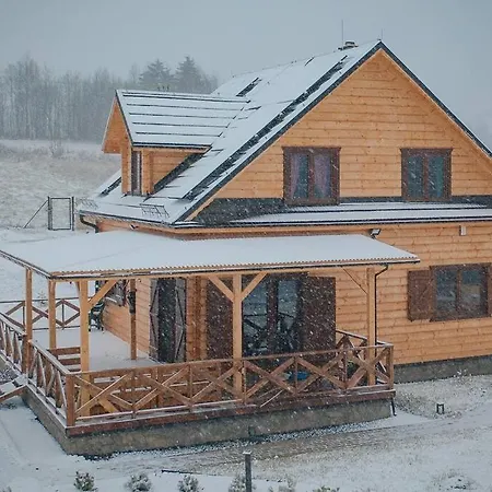 Gorskie Formy - Drewniany Dom W Gorach Z Balia