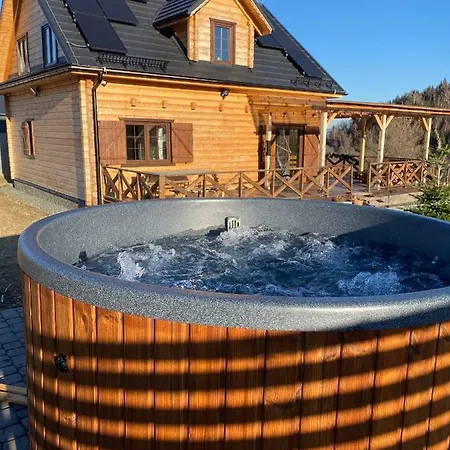 Gorskie Formy - Drewniany Dom W Gorach Z Balia *