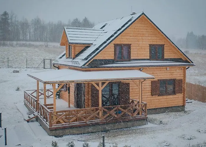 Gorskie Formy - Drewniany Dom W Gorach Z Balia