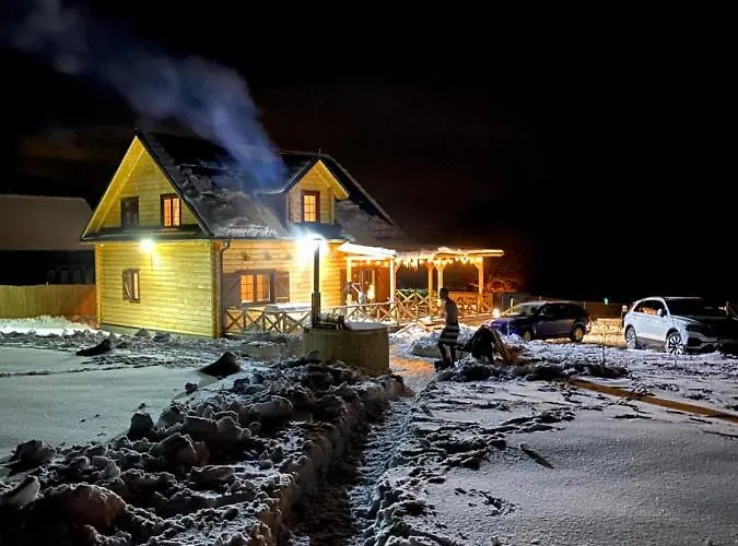 Gorskie Formy - Drewniany Dom W Gorach Z Balia