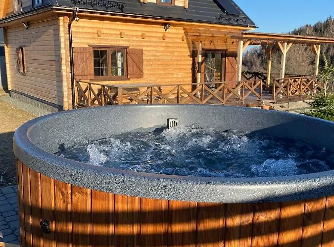 Gorskie Formy - Drewniany Dom W Gorach Z Balia *